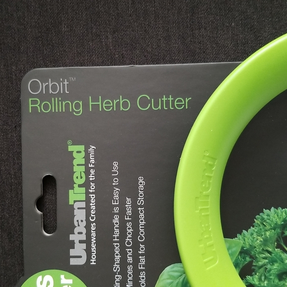 Urban Trend Rolling Herb Cutter - Picture 4 of 7